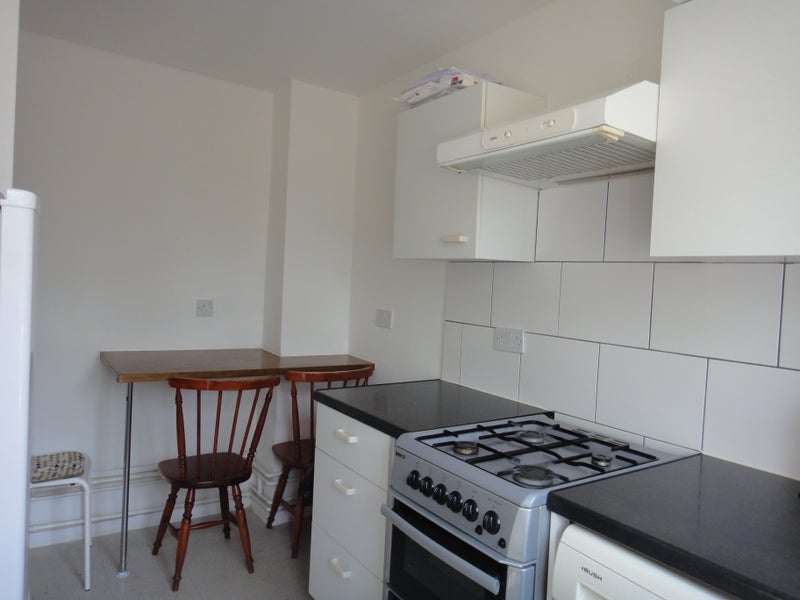 Room Douglas Way in Greater London