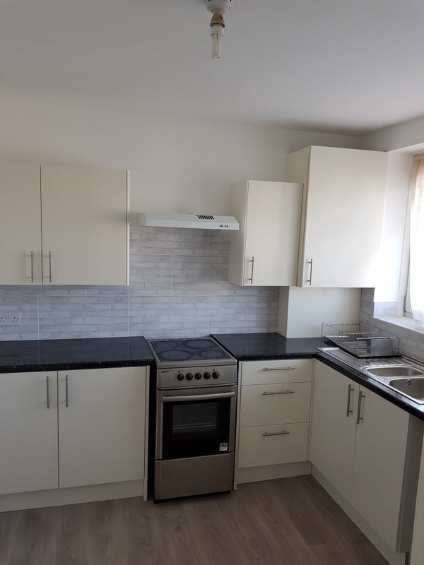 Room Douglas Way in Greater London
