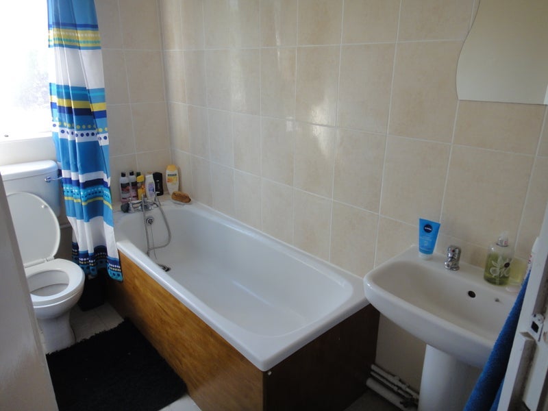Room Douglas Way in Greater London