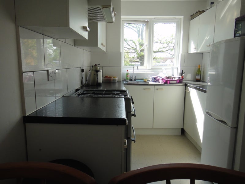 Room Douglas Way in Greater London