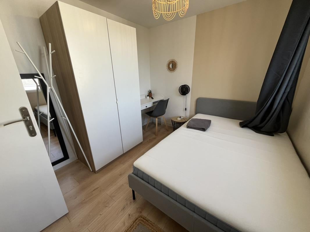 Room Rue Larrey in Angers