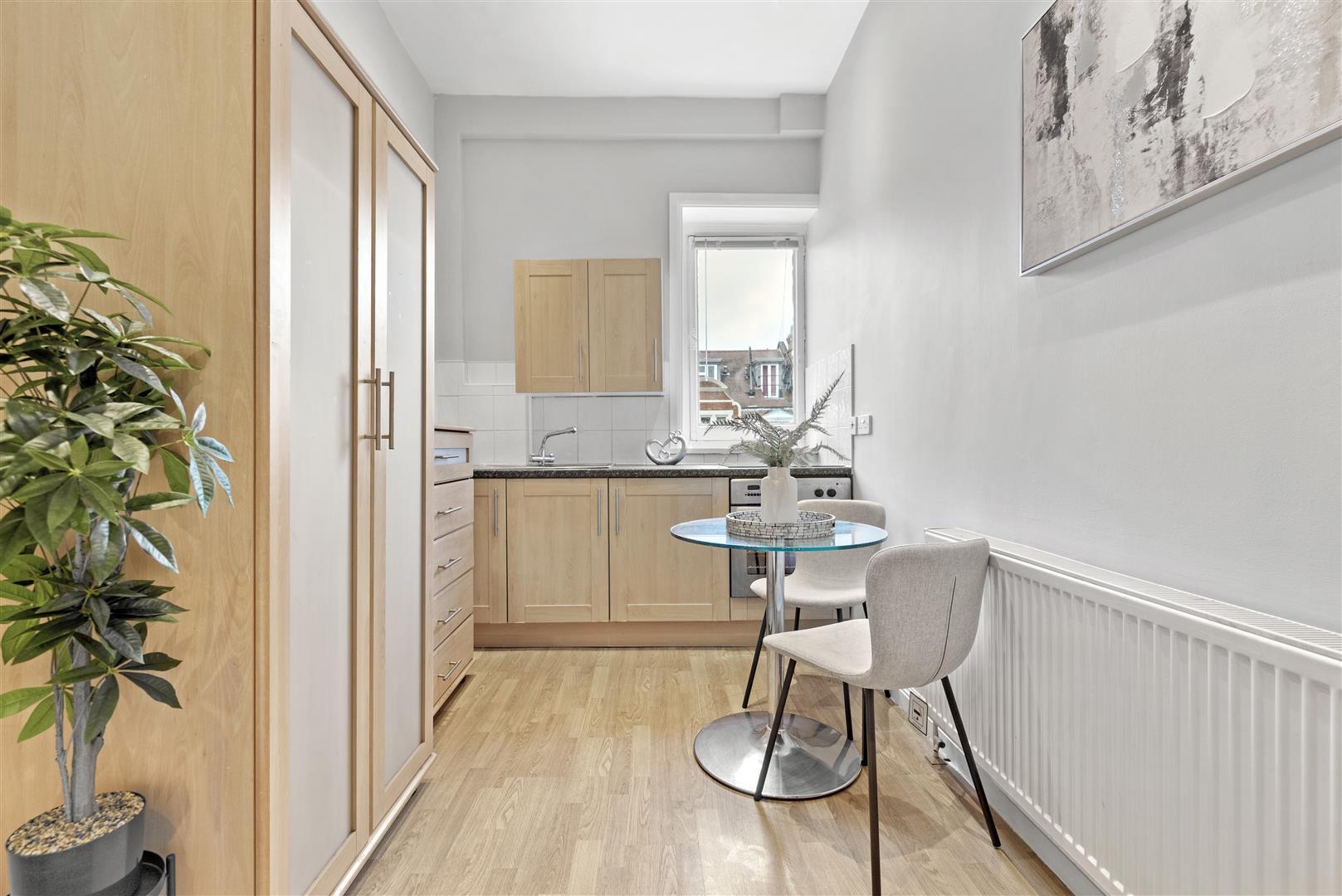 Flat Palace Court in City of Westminster