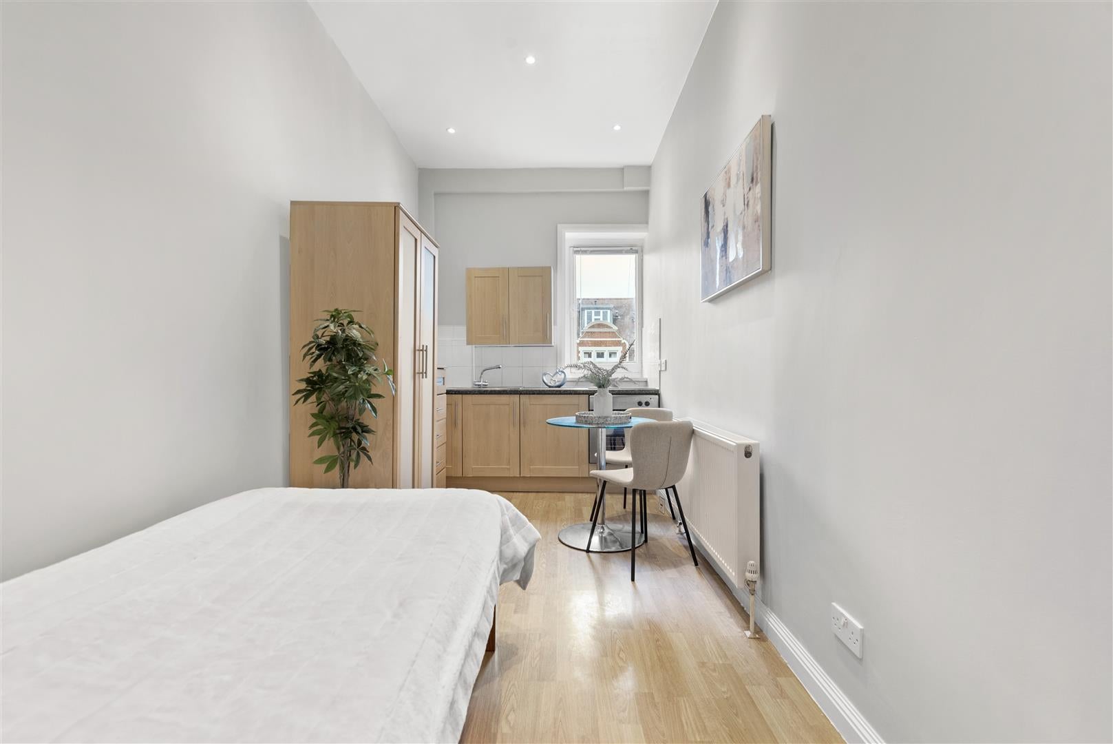 Flat Palace Court in City of Westminster