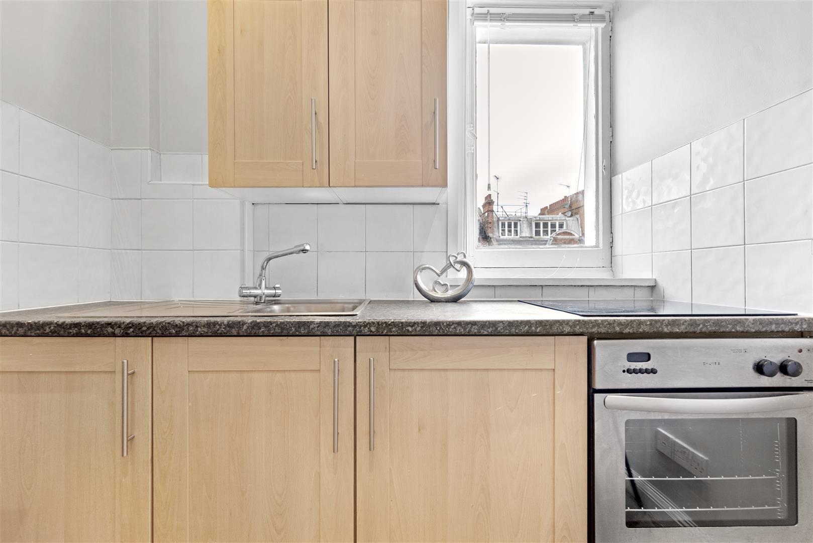 Flat Palace Court in City of Westminster