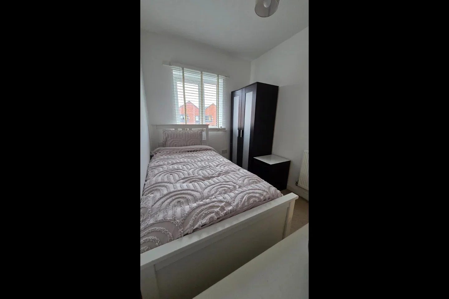 Room Amersham Park Road in Salford