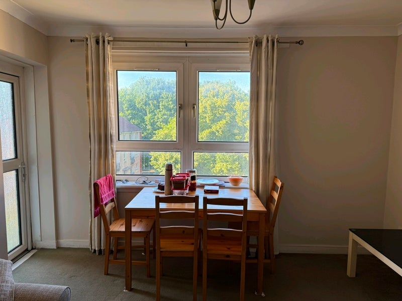 Room Armadale Path in Glasgow