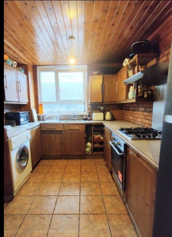 Room Pelter Street in Greater London
