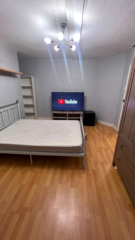 Room Greenwich High Road in Greater London