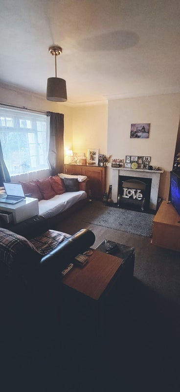 Flat Drummond Gardens in Epsom and Ewell