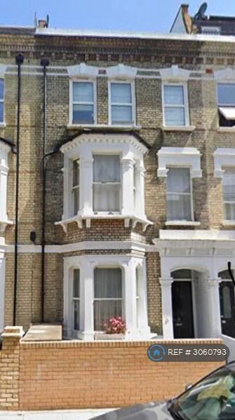 Flat Radipole Road in Greater London