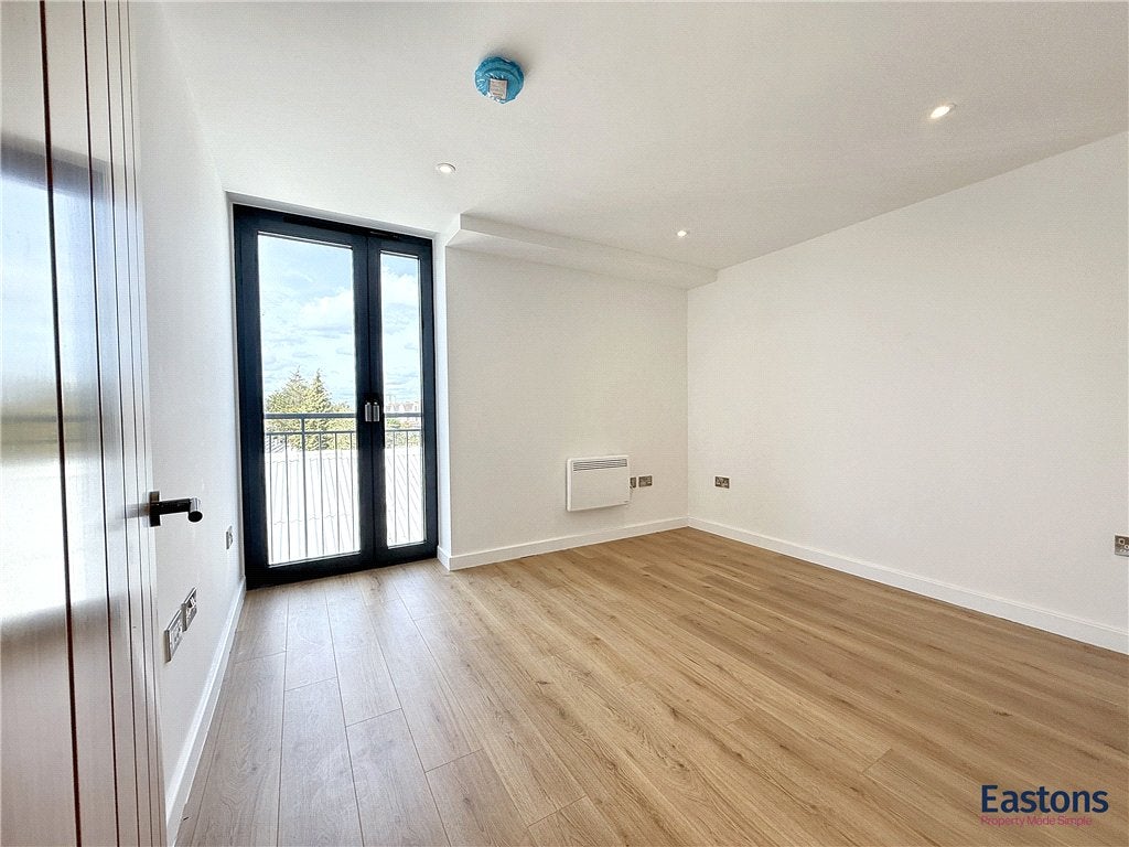 Flat Kingston Road in Epsom and Ewell