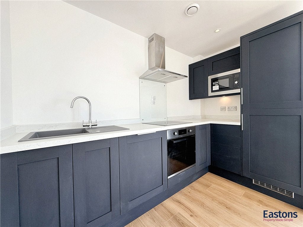 Flat Kingston Road in Epsom and Ewell