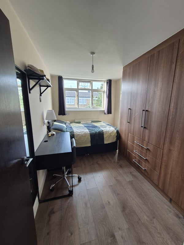 Room Lucey Way in Greater London