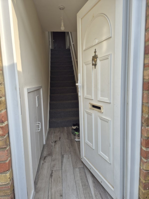 Room Lucey Way in Greater London