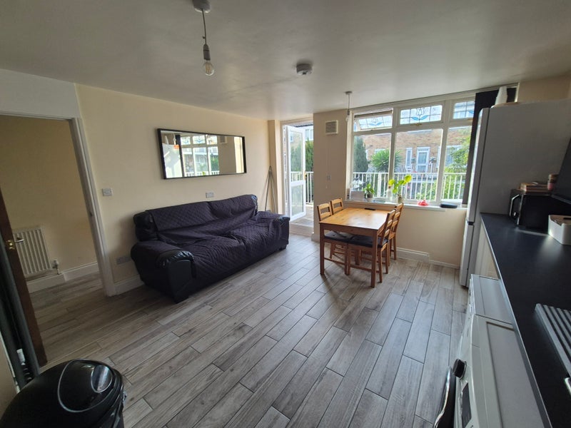 Room Lucey Way in Greater London