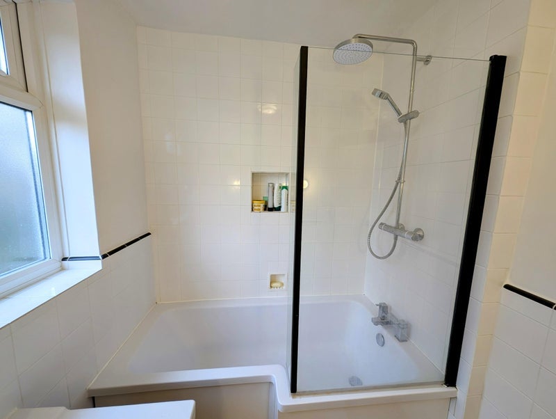 Room Westhurst Drive in Greater London