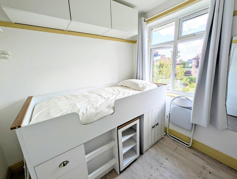 Room Westhurst Drive in Greater London