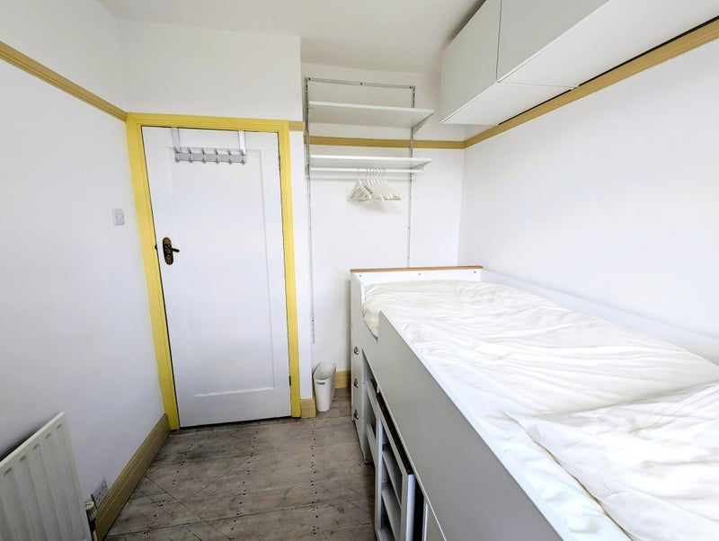 Room Westhurst Drive in Greater London