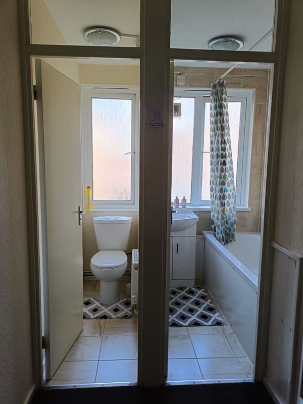 Room Thessaly Road in Greater London