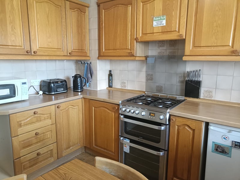 Room Thessaly Road in Greater London