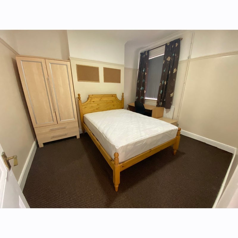 Room Adderley Road in Leicester