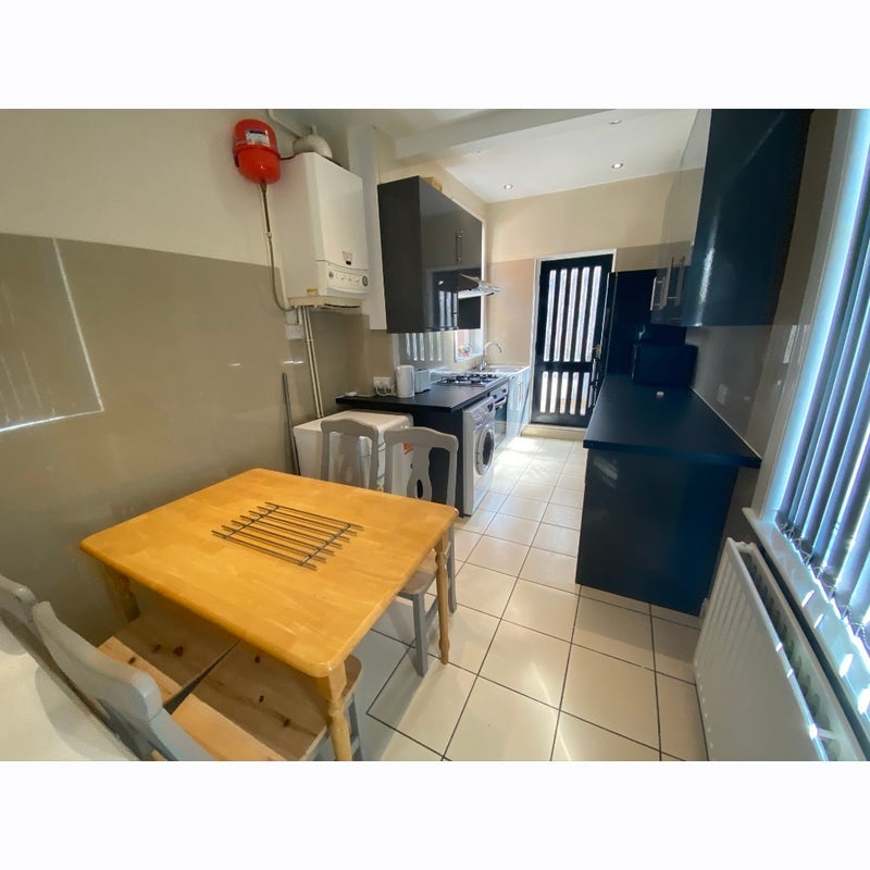 Room Adderley Road in Leicester