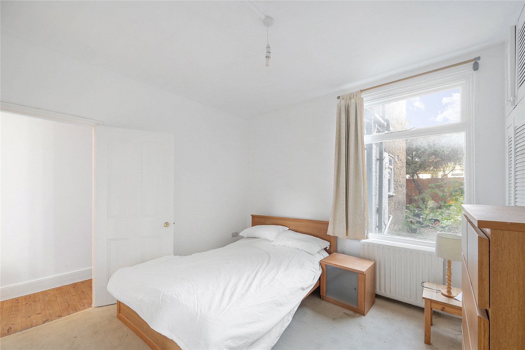 Flat Ridley Road in Greater London