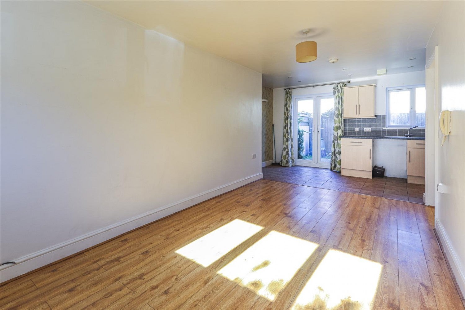 Flat Deemuir Square in Cardiff