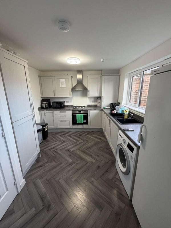 Room O'Donnel Street in City of Edinburgh