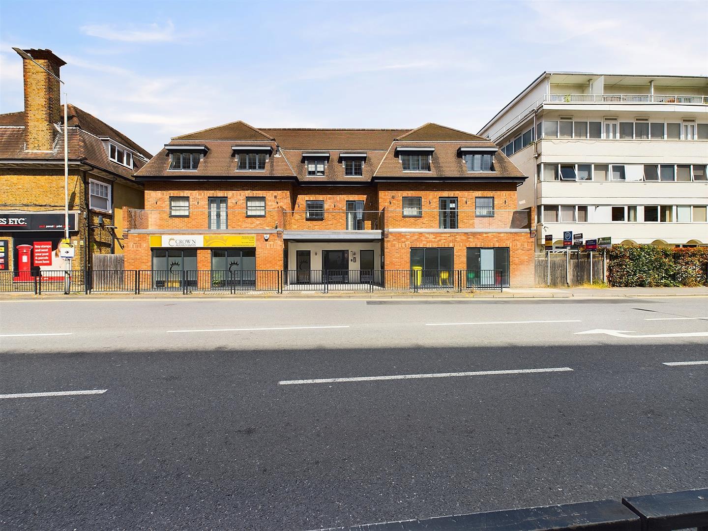 Flat Pembroke Road in Greater London