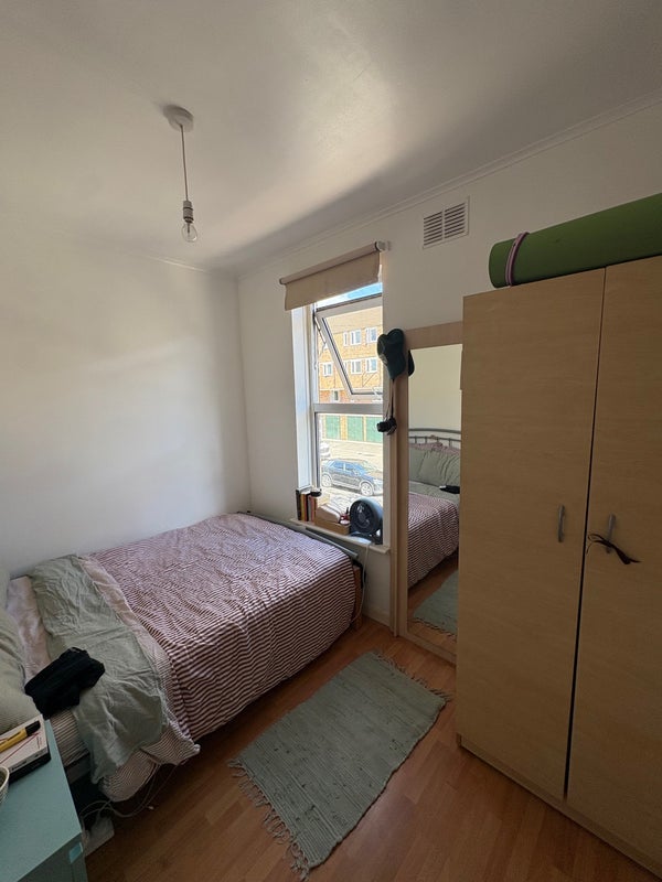 Room Yalding Road in Greater London