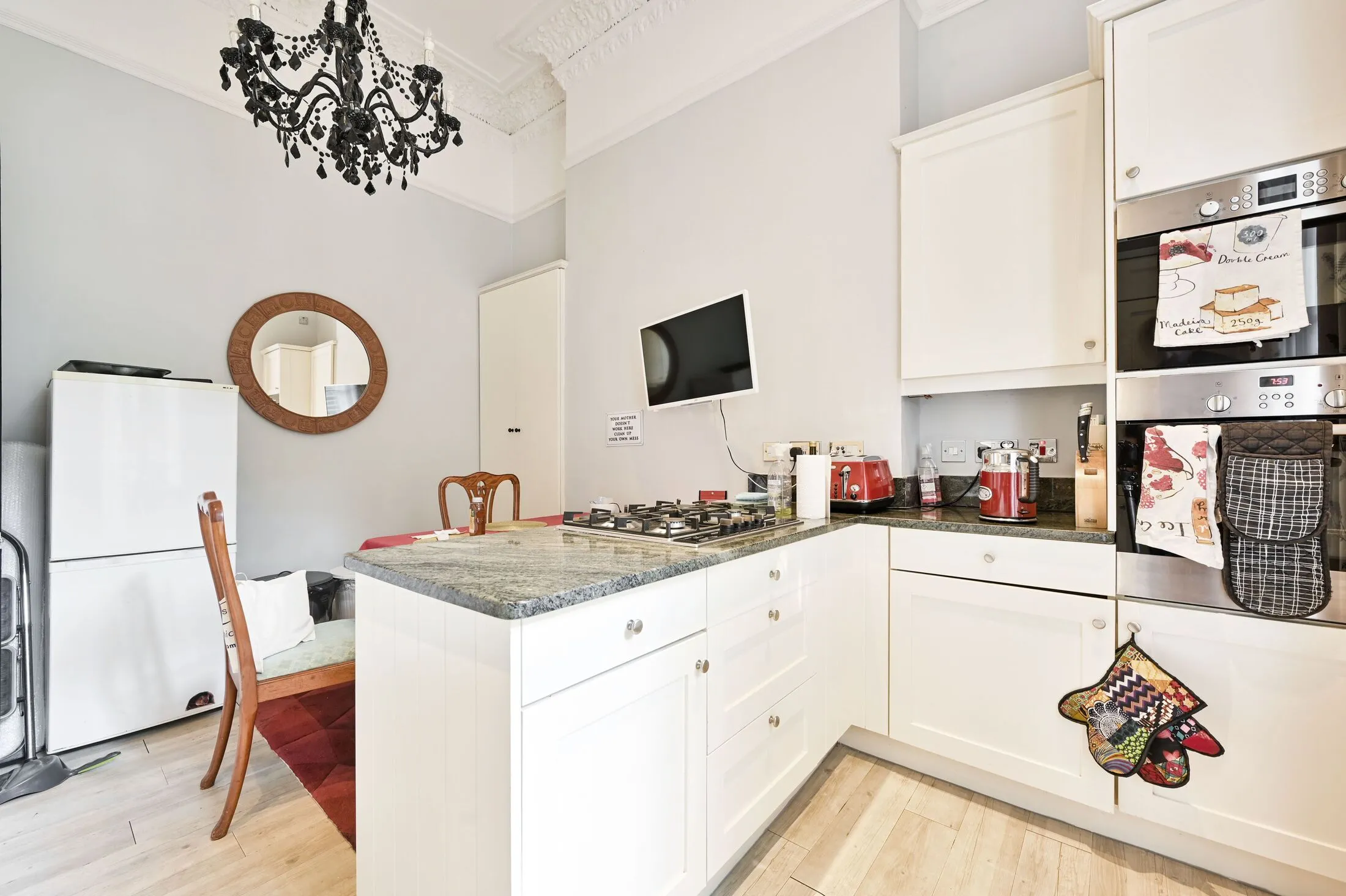 Flat Warwick Road in Greater London