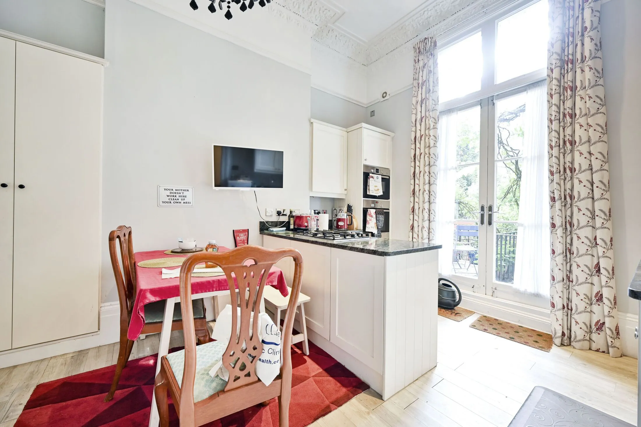 Flat Warwick Road in Greater London