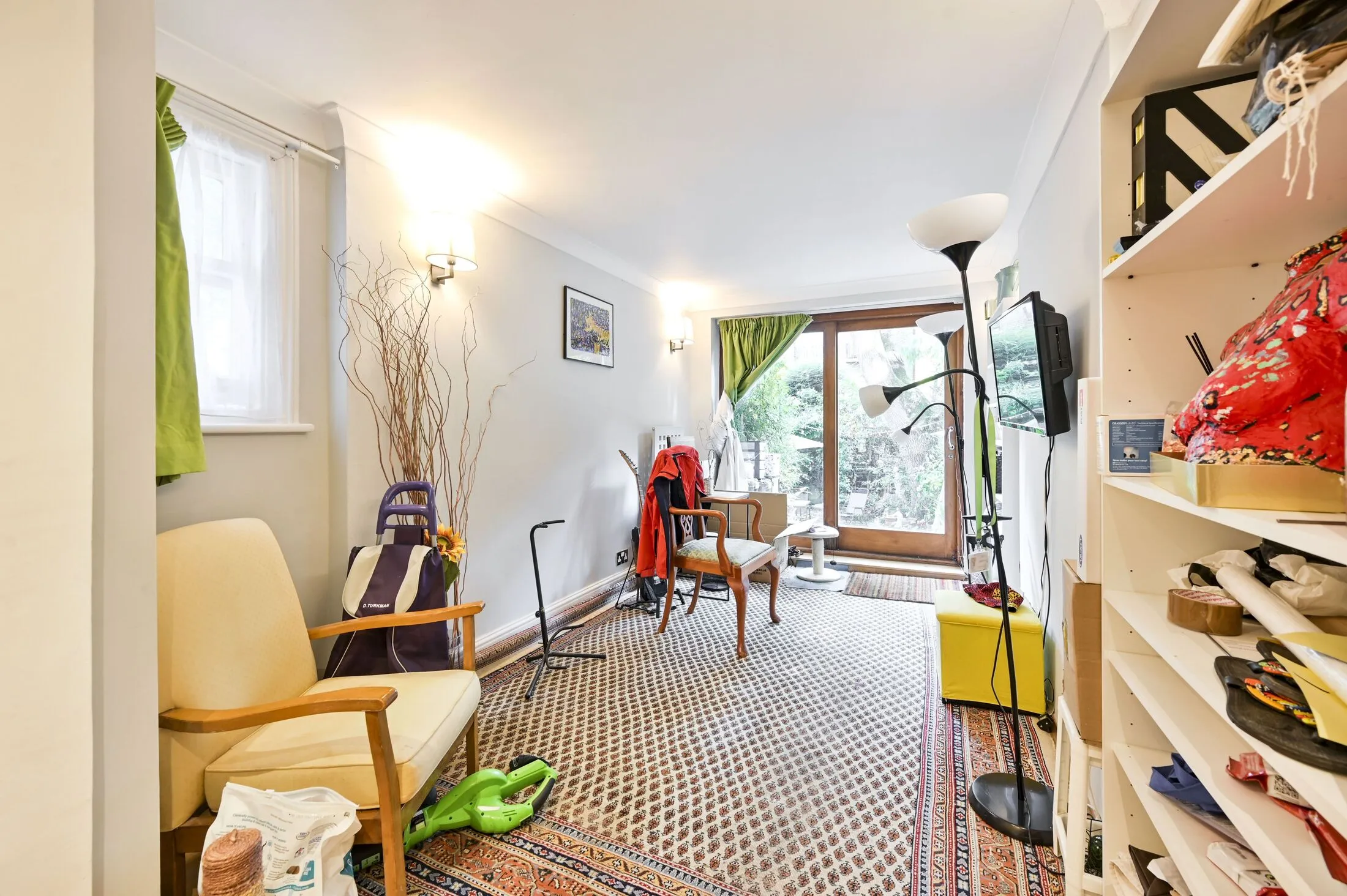 Flat Warwick Road in Greater London