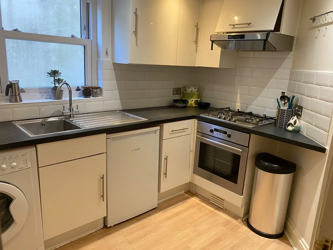 Flat Mayflower Road in Greater London