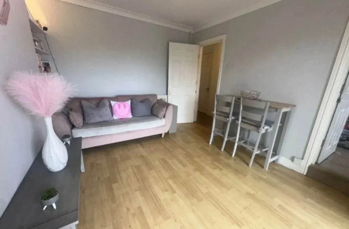 Flat Morden Road in Newport