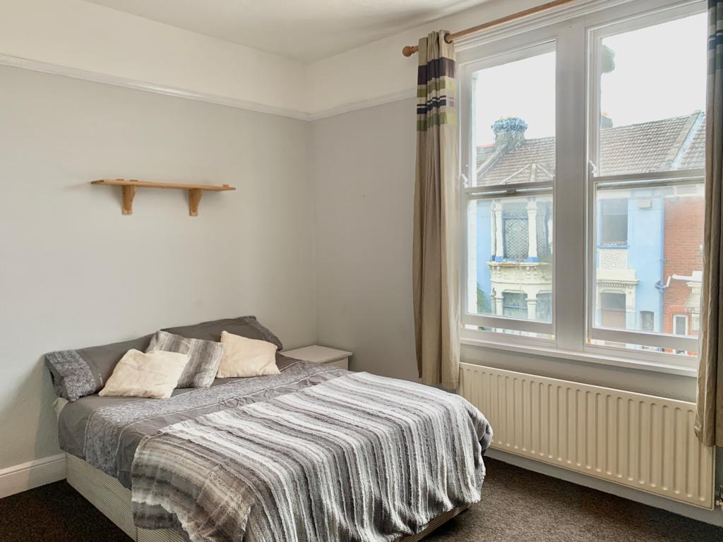 Room Sheffield Road in Portsmouth