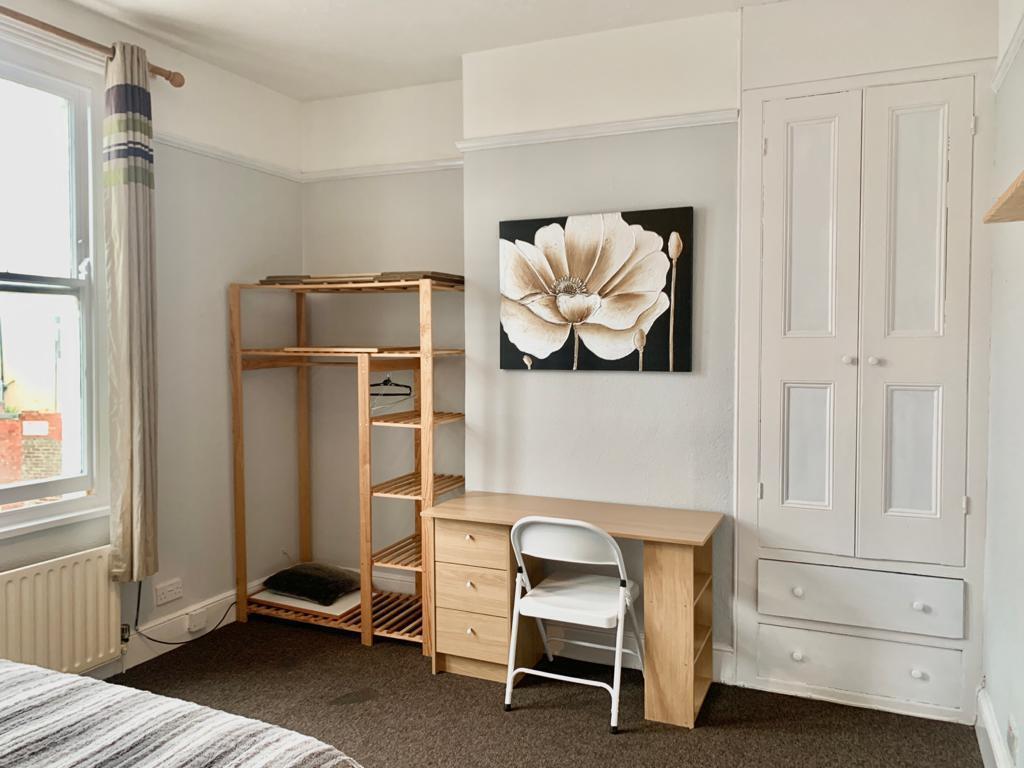 Room Sheffield Road in Portsmouth