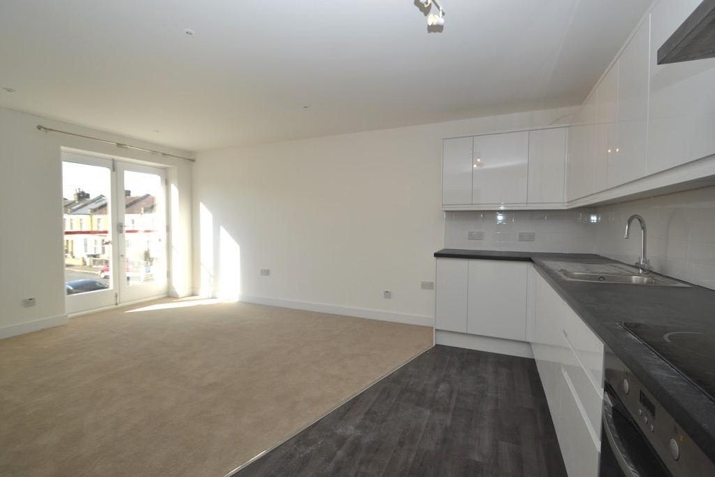 Flat Springfield Place in Greater London