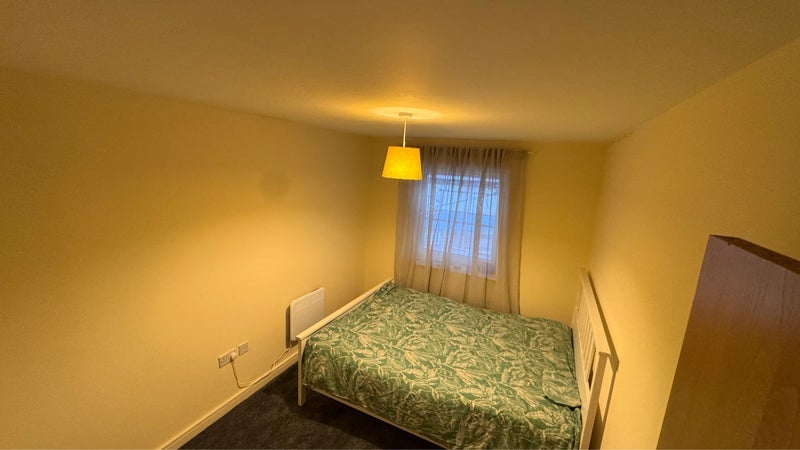 Room Overstone Court in Cardiff