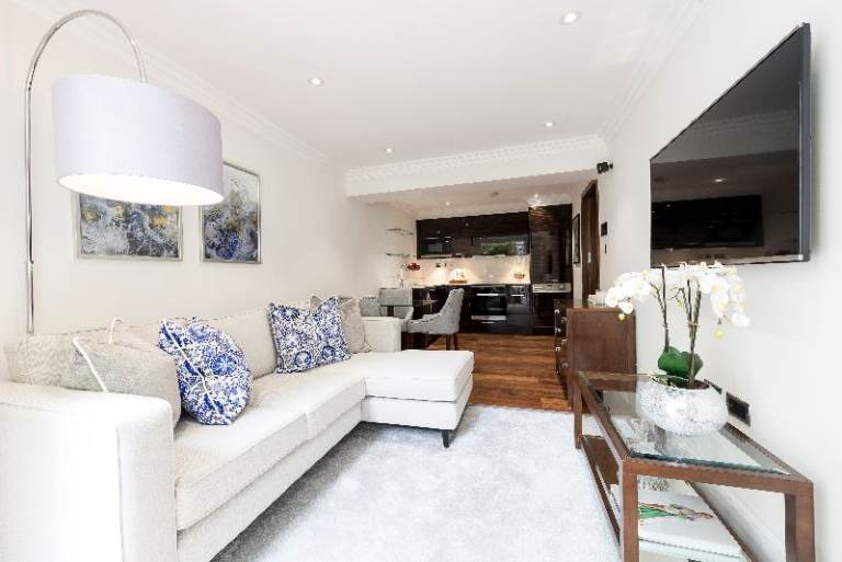 Flat Kensington Gardens Square in City of Westminster