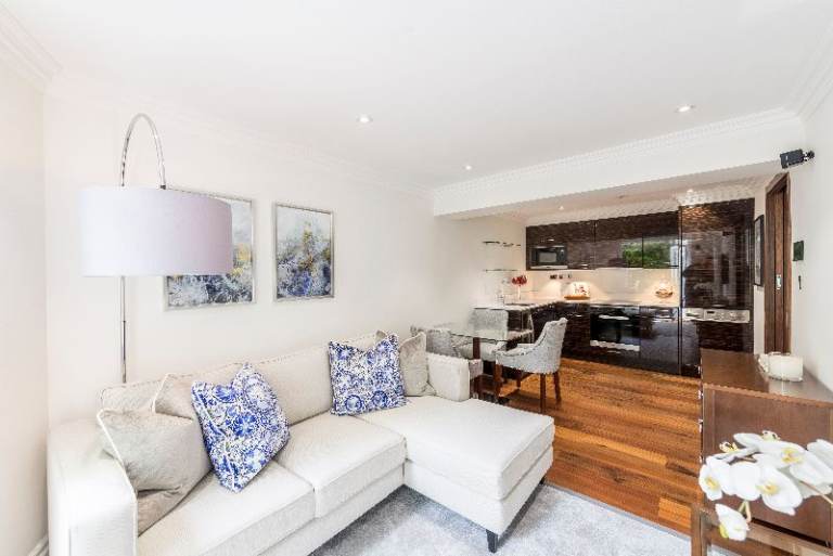 Flat Kensington Gardens Square in City of Westminster