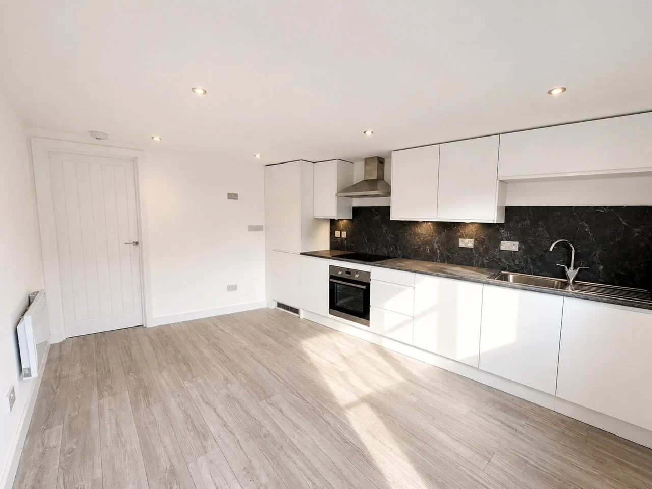 Flat Cuckoo Hall Lane in Greater London
