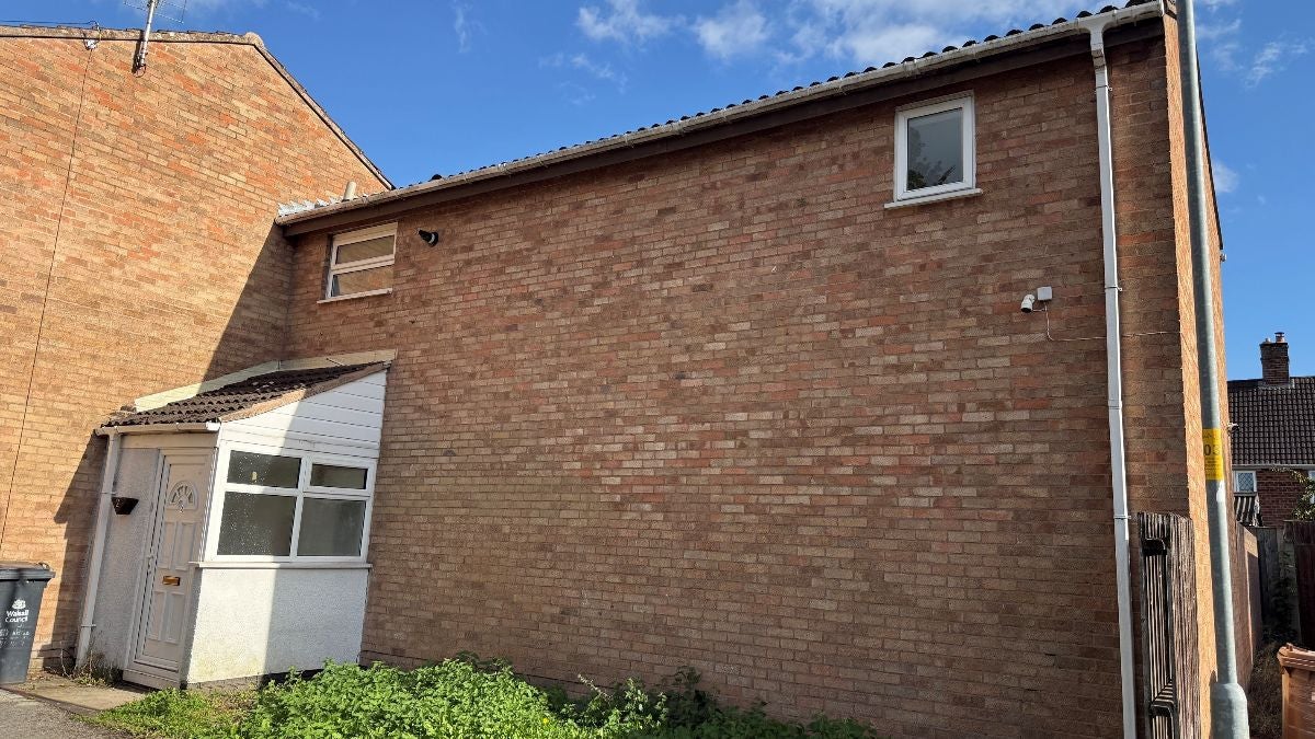 House Brookhill Close in Bloxwich