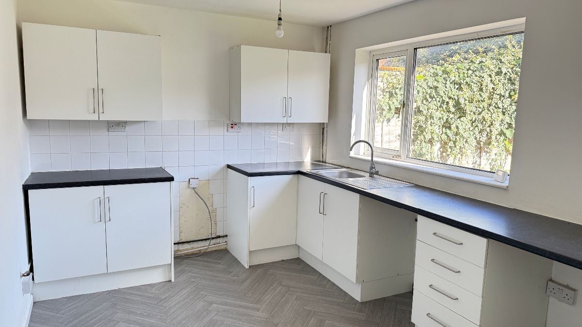 House Brookhill Close in Bloxwich