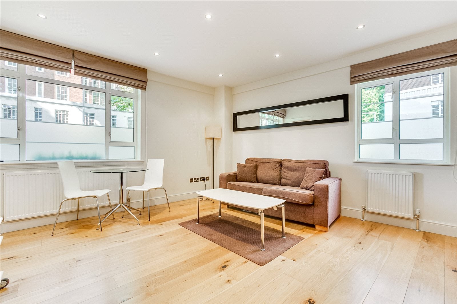Flat Sloane Avenue in Greater London