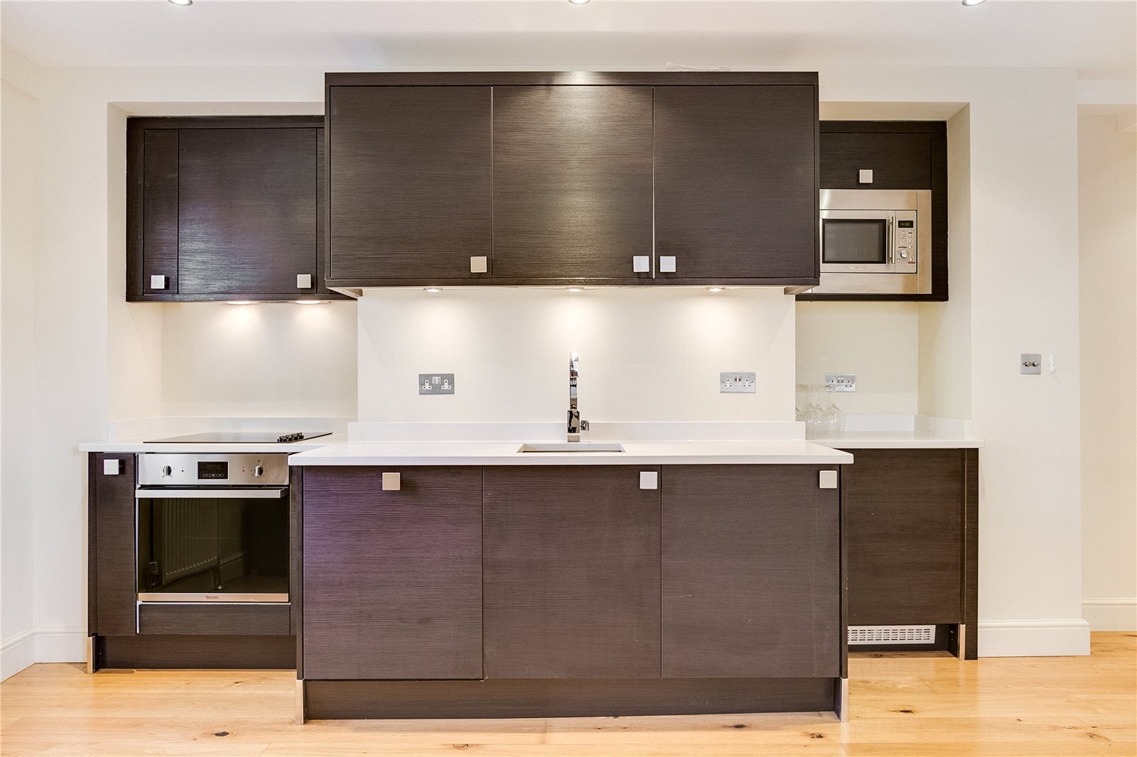 Flat Sloane Avenue in Greater London