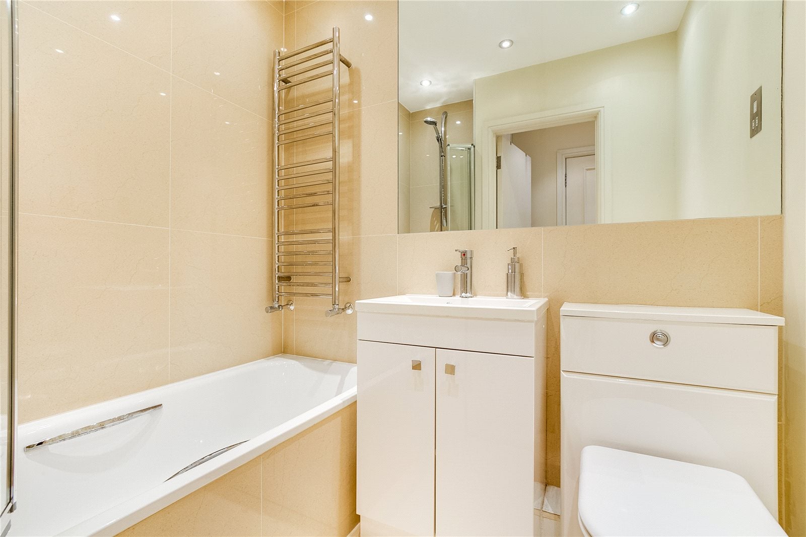 Flat Sloane Avenue in Greater London
