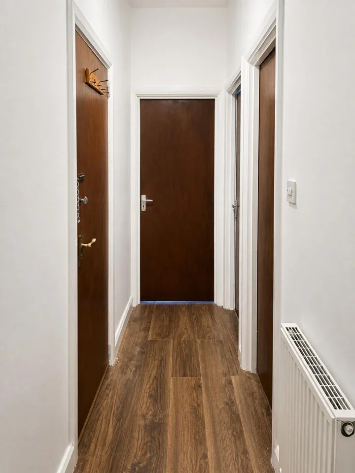 Flat Wightman Road in Greater London