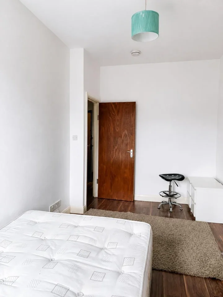 Flat Wightman Road in Greater London